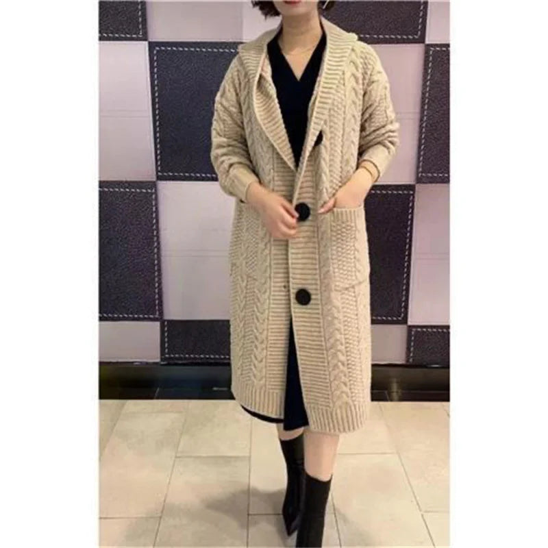 Long hooded single-breasted knitted coat
